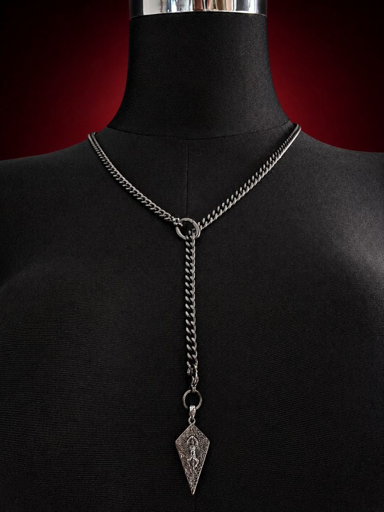 Slip Chain Dolk zwart gedragen